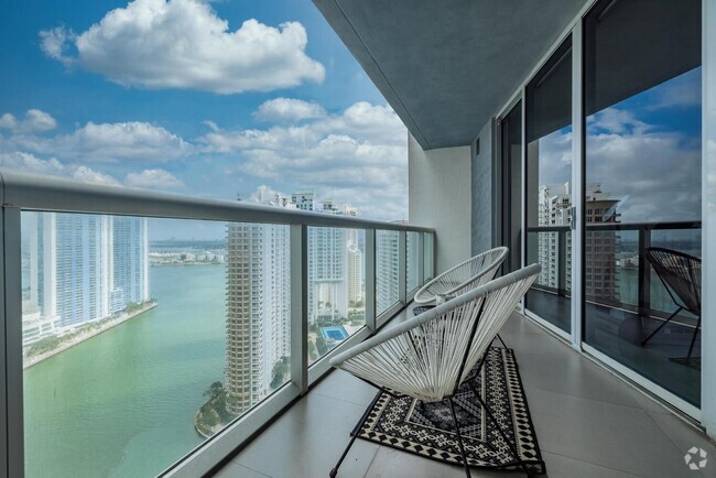 Building Photo - 495 Brickell Ave