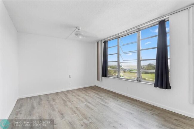 Building Photo - 2671 S Course Dr