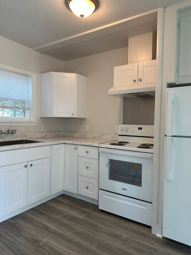 Building Photo - Chestnut-1918/1920