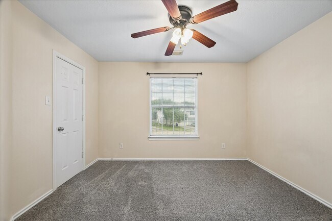 Building Photo - 341 Capella Oaks Ln