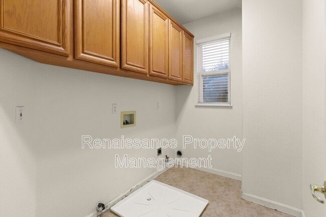 Building Photo - 492 Quail Run Cir