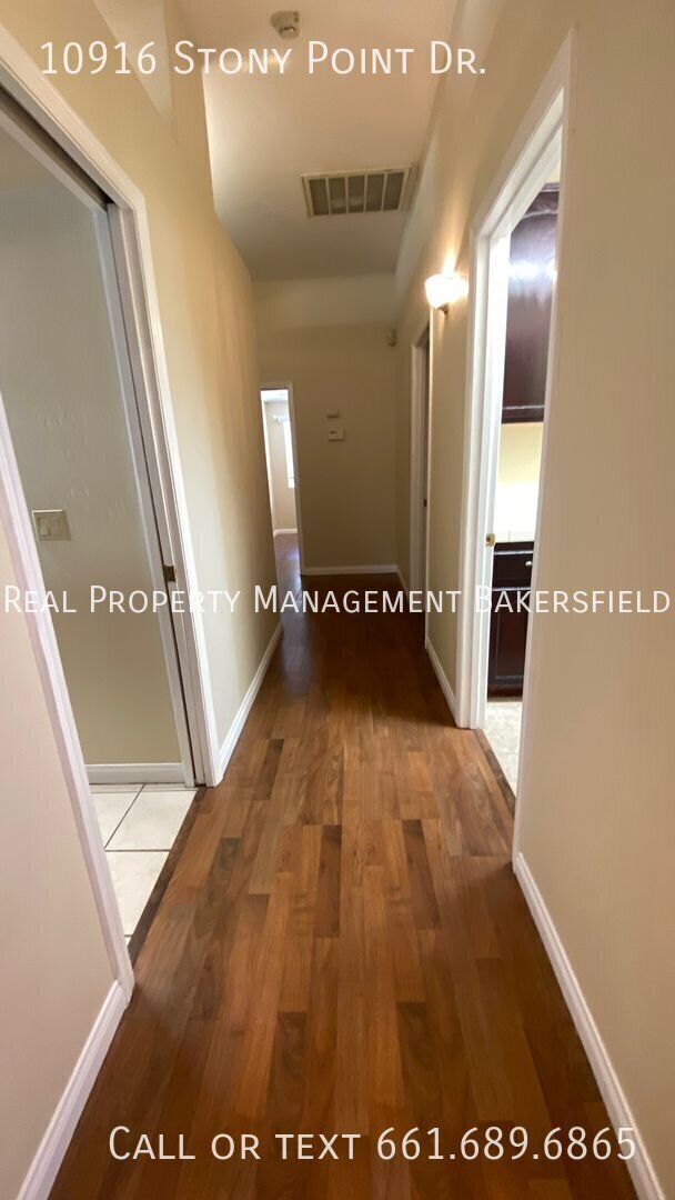 Building Photo - 10916 Stony Point Dr