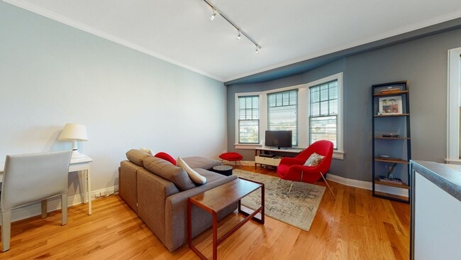 Building Photo - GORGEOUS PACIFIC HEIGHTS TOP FLOOR UNIT WI...