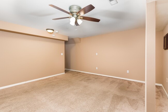 Building Photo - 1305 E Omaha Ct