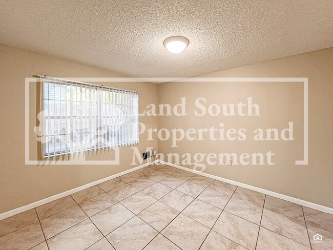 Building Photo - 732 Angelina Ln