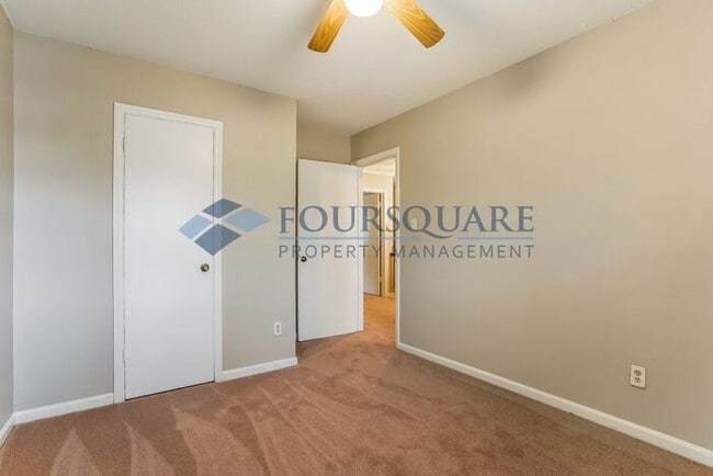 Building Photo - Spacious Townhome with Wood-Burning Fireplace, Large Deck & Storage Room , Convenient North Ridge...