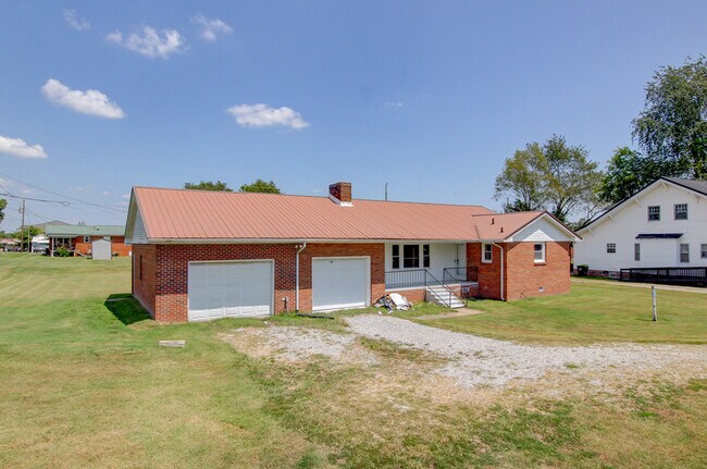 Building Photo - 104 W McReynolds Dr