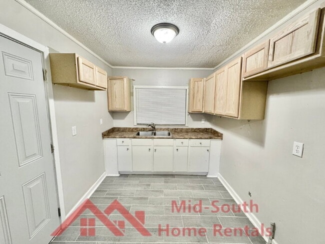 Building Photo - 655 Granada Rd