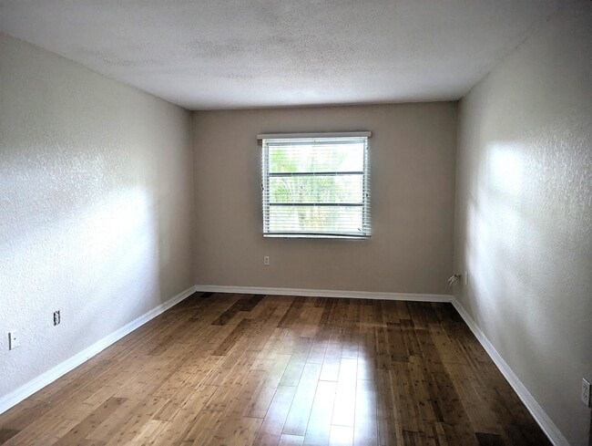 Building Photo - 906 La Costa Cir