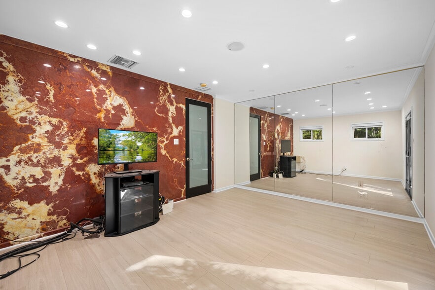 Building Photo - 1544 Golf Club Dr