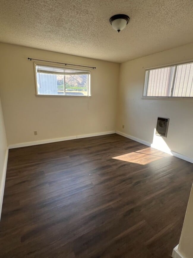 Building Photo - LOCATED IN ENTIAT! Cute 2 bed/1 bath home ...