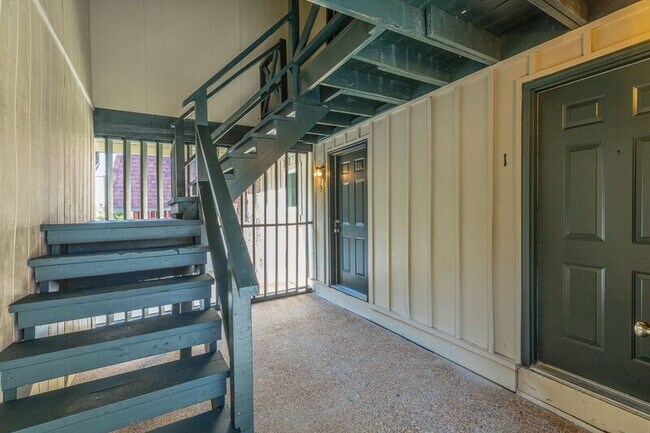 Building Photo - 73 Shallowford Rd