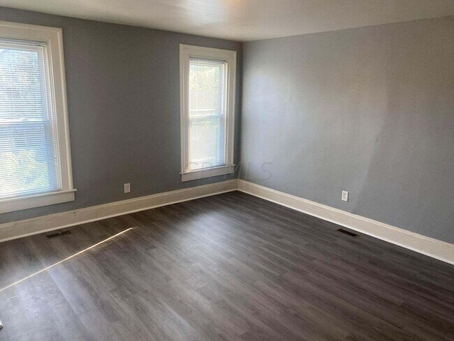 Building Photo - 484 E Columbus St