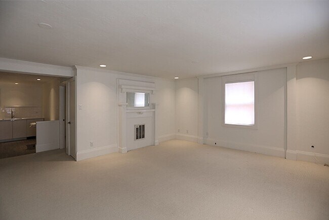 Building Photo - OPEN HOUSE: Sunday (7/6) 2:40pm-3:10pm. El...