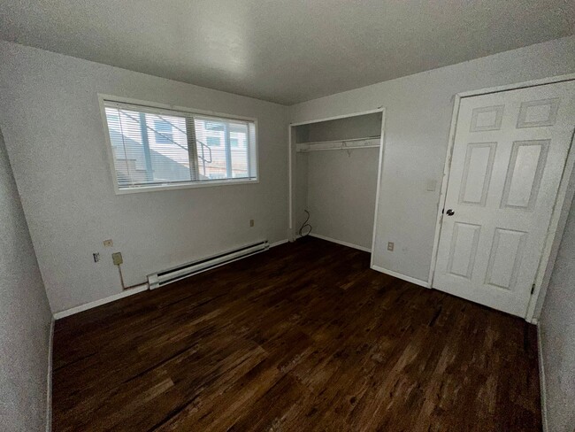 Building Photo - 2 bedroom 1 bath duplex