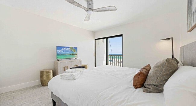 Building Photo - 556 Coral Ct