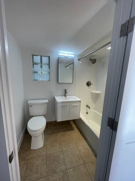 Building Photo - 13 Middle St