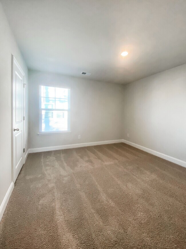 Building Photo - 7047 Shooting Star Way