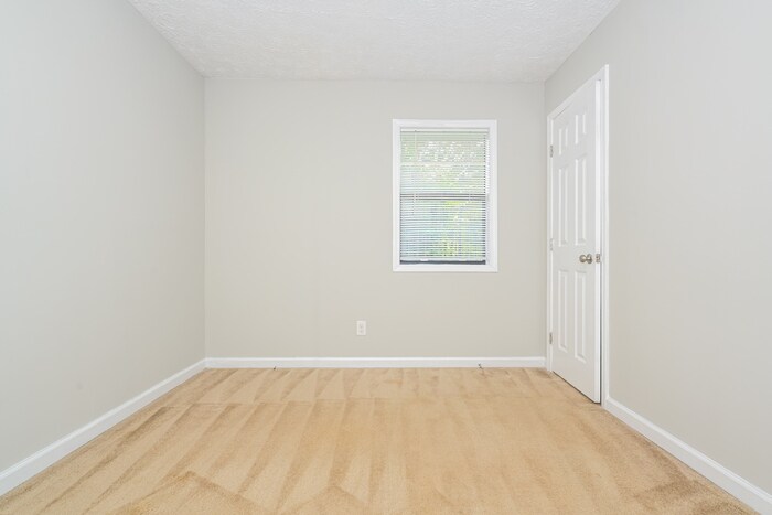 Building Photo - 999 Fairview Rd