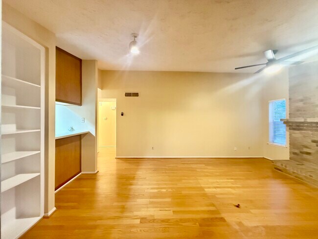 Building Photo - 10555 Turtlewood Ct