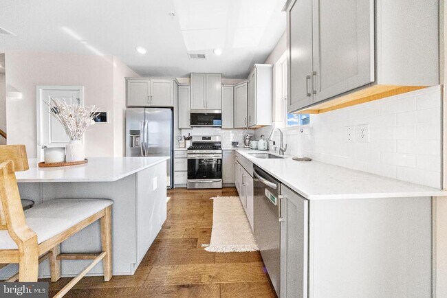 Building Photo - 973 Skylar Ct.