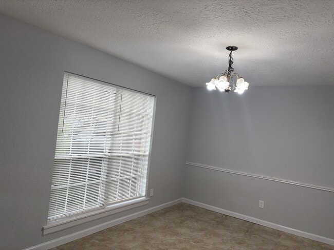 Building Photo - 10446 Towneview Dr
