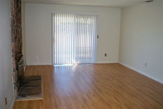 Building Photo - House for Rent!