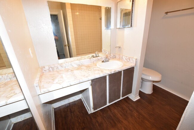 Building Photo - 3916 Crayrich Cir