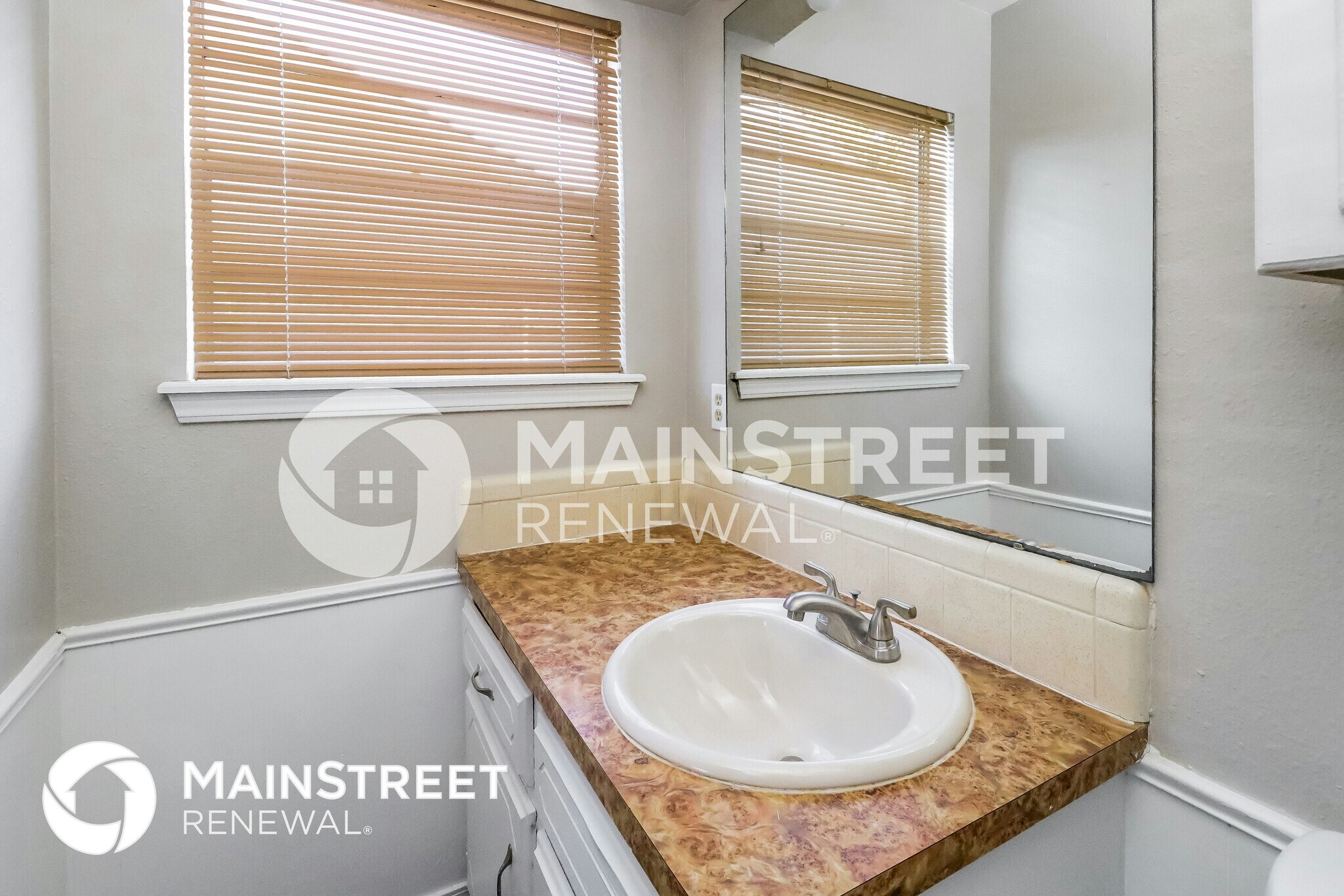 Building Photo - 828 SE 9th St