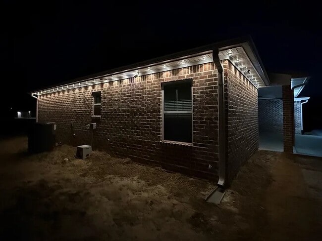 Building Photo - 300 N Rayleigh Dr