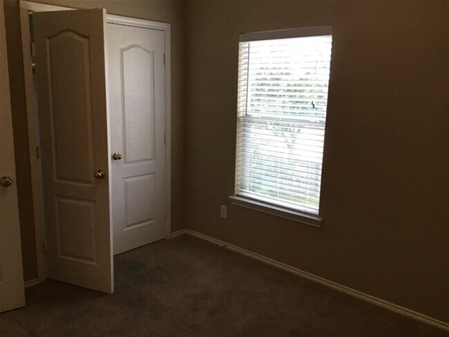 Building Photo - 6205 Ozark Tr