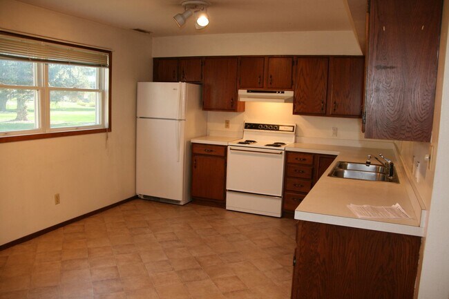 Building Photo - Fandre Dr 2823-2825