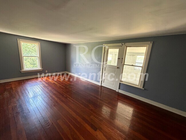Building Photo - 526-3E Main-E