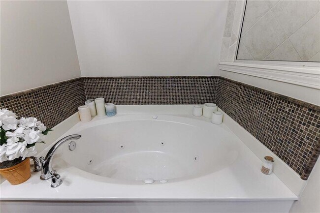 Building Photo - 2022 Cobblestone Cir NE