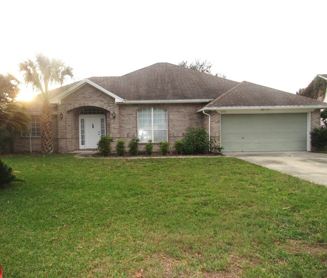 Primary Photo - 2106 Forest Gate Dr E