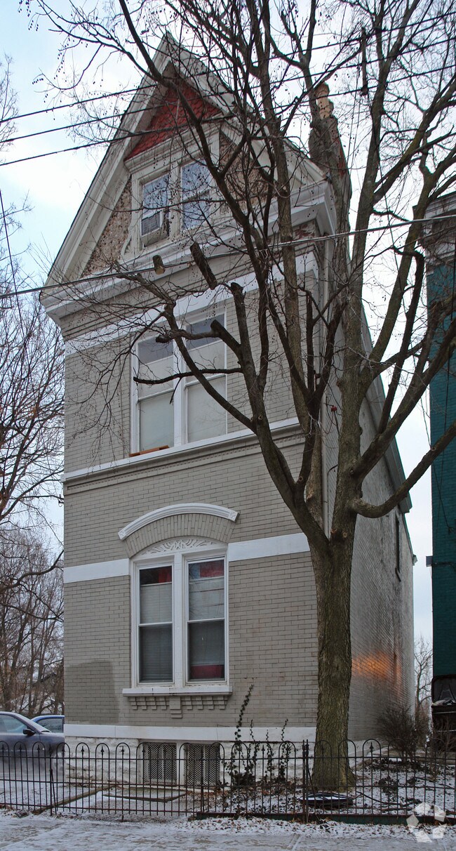 Building Photo - 131 Lyon