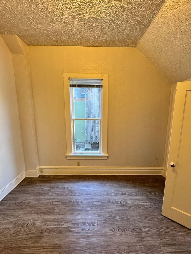 Building Photo - Nehalem Place