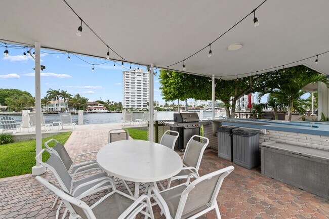 Building Photo - 741 Bayshore Dr