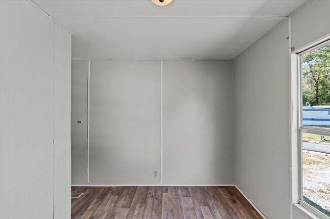 Building Photo - Updated 2BR/1BA Trailer in Muscle Shoals –...
