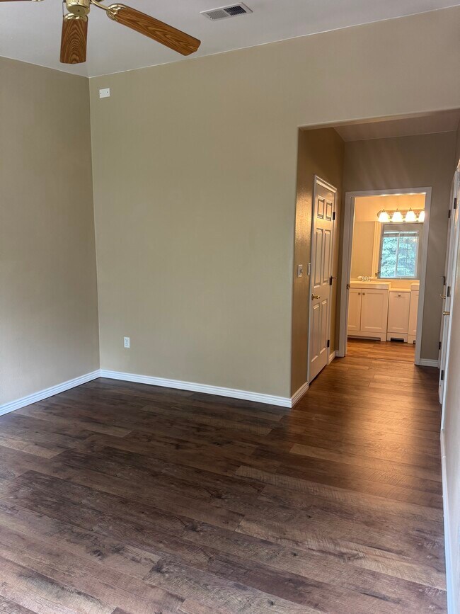 Building Photo - 8438 S Thunder Ridge Way