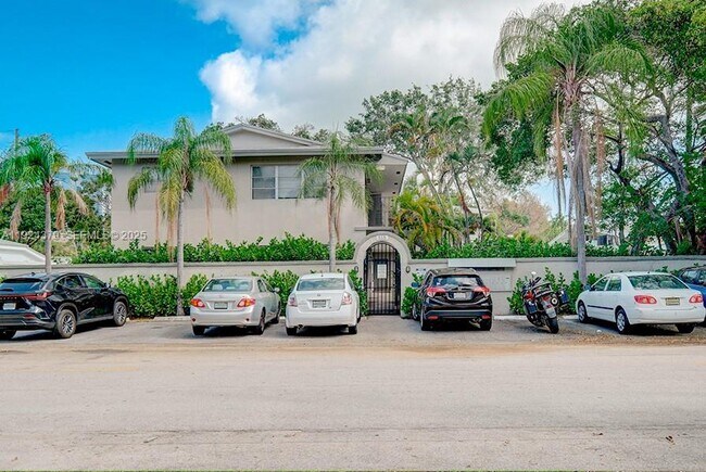 Building Photo - 515 SE 9th St