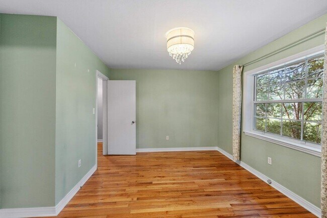 Building Photo - 1142 Old Fort Dr