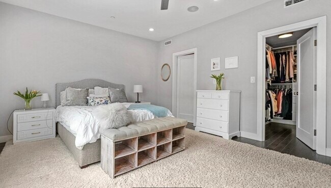 Building Photo - 309 E St