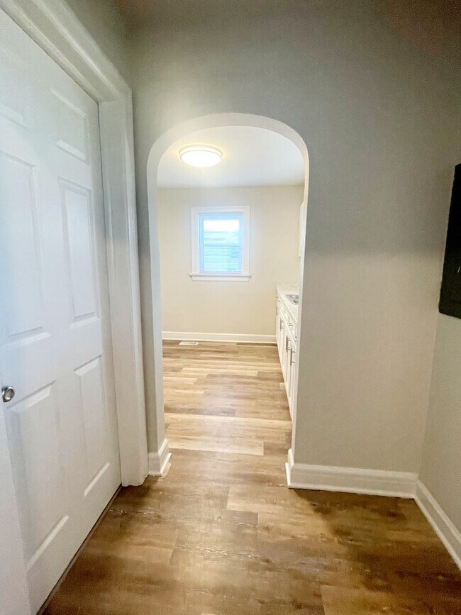 Building Photo - 2 Living Area's & 2 Car Garage - Near MSU, OTC W/ Silver Springs Park in Your Back Yard