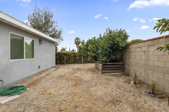 Building Photo - 15452 Romar St