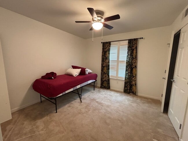 Building Photo - Beautiful 3 Bedroom 2 Bathroom in Stowe To...