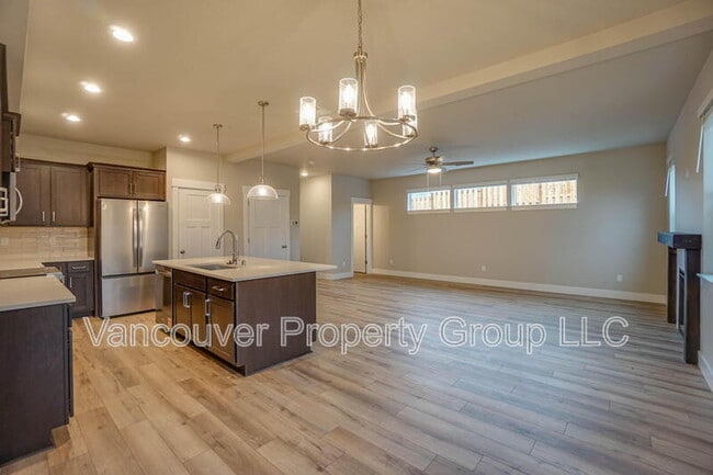 Building Photo - 313 E Caribou Ct