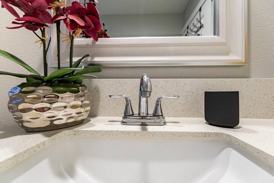 Building Photo - 5205 Priscilla Ln