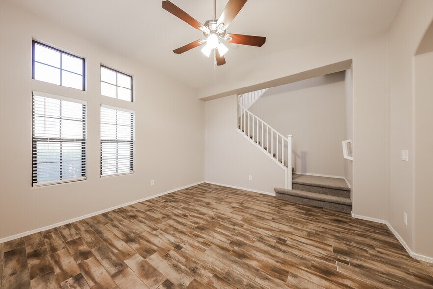 Building Photo - 2362 W Sleepy Ranch Rd