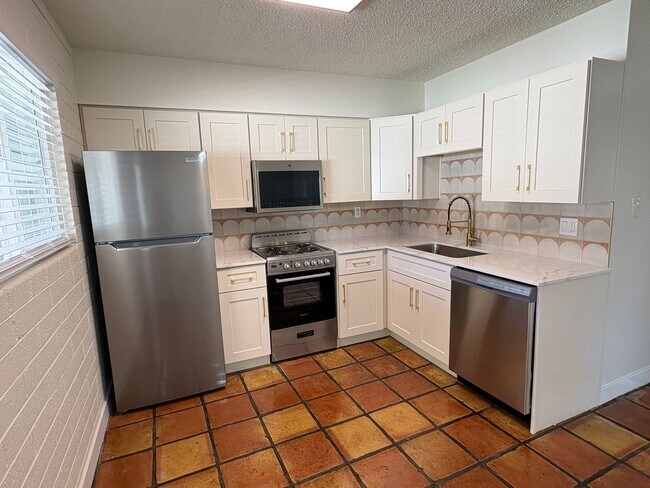 Building Photo - 817 S Melody Ln